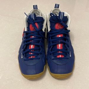 Foamposites for kids. Worn a couple of times. No insoles.